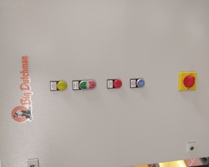 Control cabinet manure removal